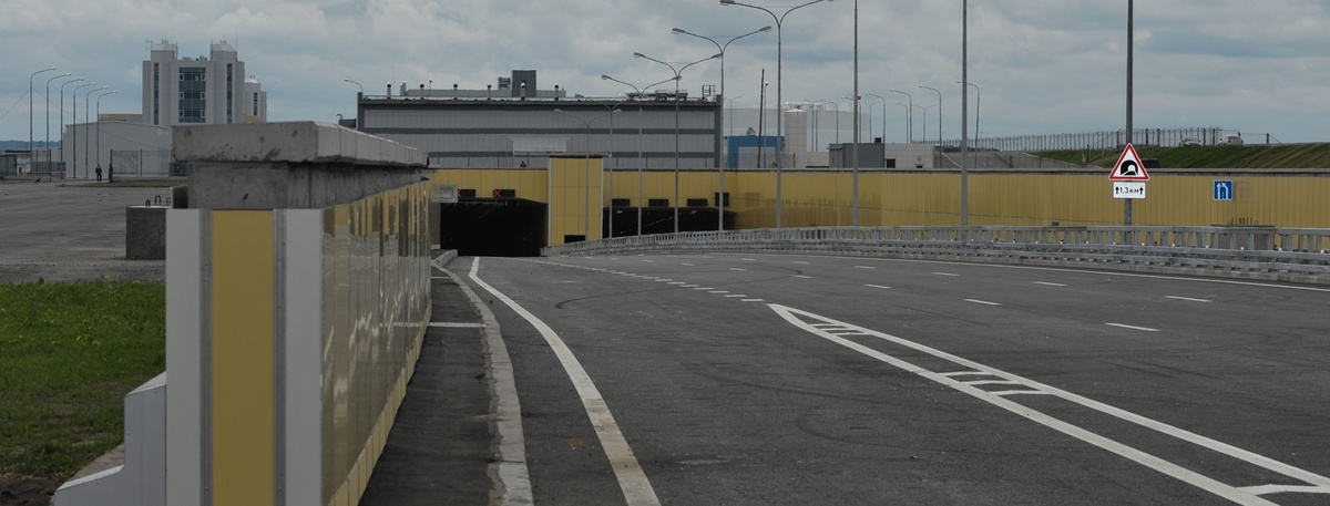    Въезд в автодорожный тоннель Комплекса защитных сооружений (дамбы) в Петербурге. Автор фото: Павел Долганов / Trend / "Деловой Петербург"