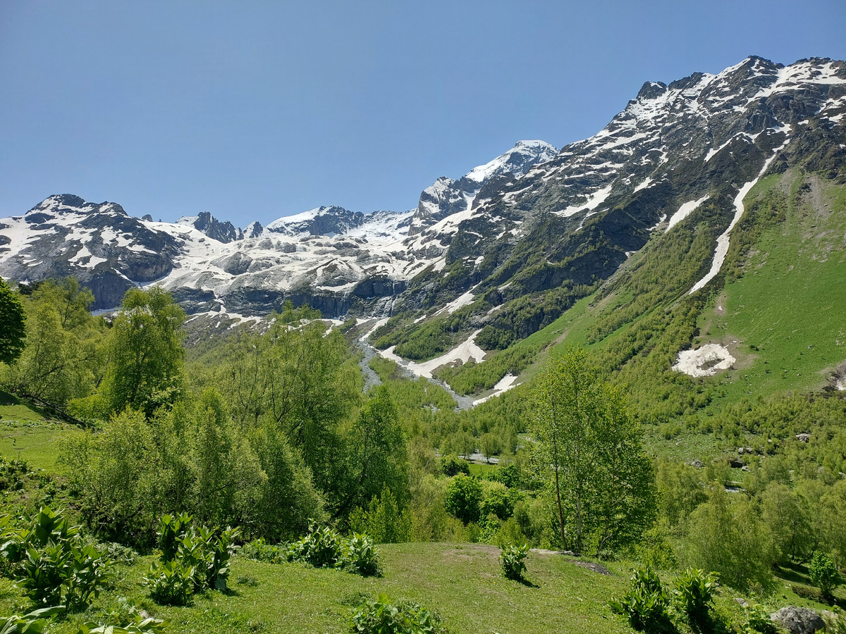 Вид на Софийские водопады со смотровой площадки