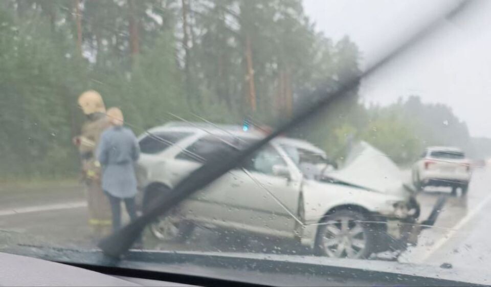    ДТП на объездной дороге в Бийске. Источник: t.me/bskgram