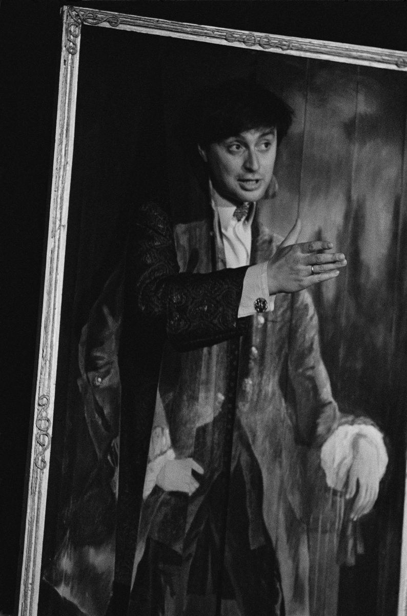    В 1957-м Смехов по совету дяди поступил в Театральное училище имени Щукина на курс Владимира Этуша. Из-за стеснительности юношу отчислили с первого курса, но он продолжал посещать занятия как вольный слушатель, а в 1961 году успешно окончил вуз / РИА Новости / Анатолий Гаранин