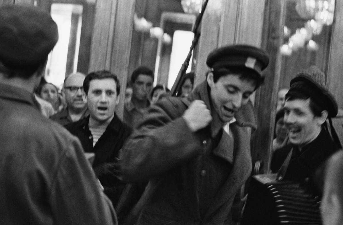    После окончания училища Смехов устроился в Куйбышевский театр драмы, но прослужил в нём всего год. В 1962 году Смехов вернулся в Москву и присоединился к труппе Московского театра драмы и комедии / РИА Новости