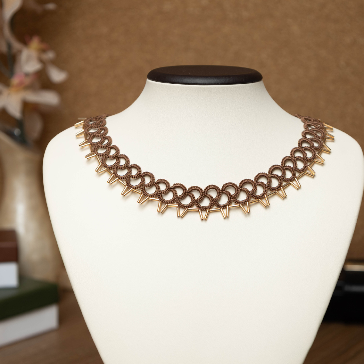 Украшение на шею. Автор: Анастасия Богданович