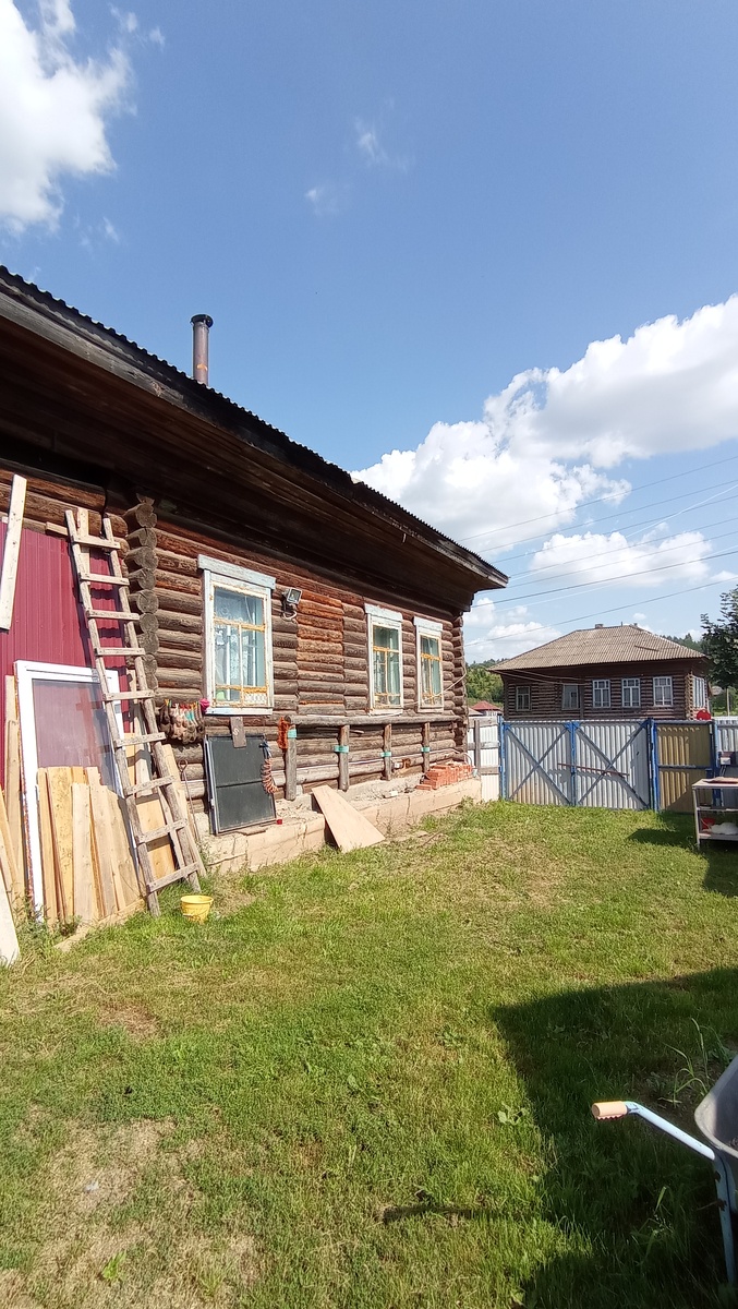 Мне уже всё равно на этот дом. Пусть брат сам им занимается, он здесь прописан.