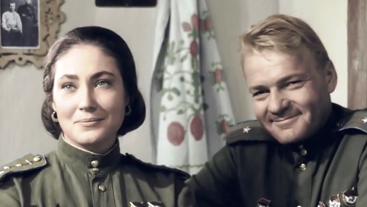 Скриншот автора. Конечно наши героические женщины - лётчицы. Наша память, уважение и почитание им за их подвиг! Фильм "В бой идут одни старики" (1973).