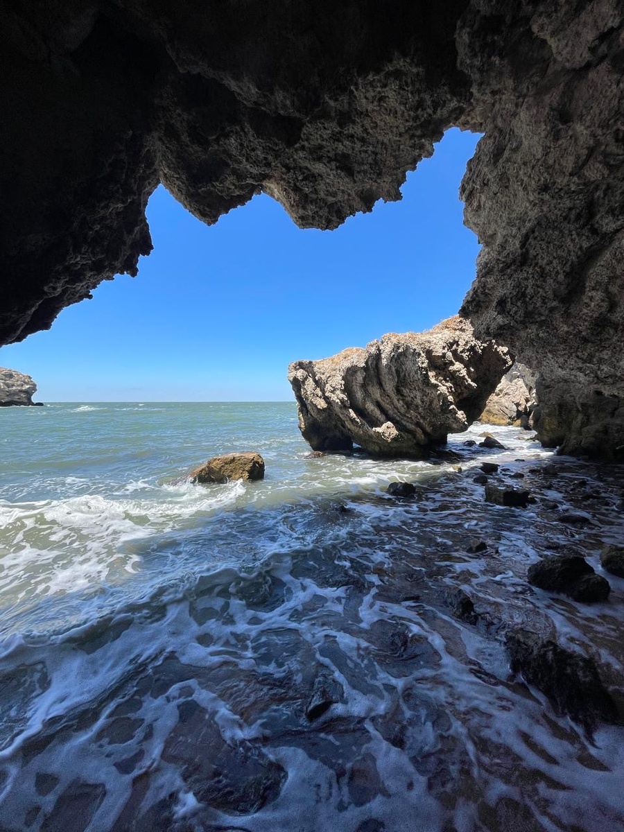 Одна из многочисленных бухт в окрестностях Щелкино 