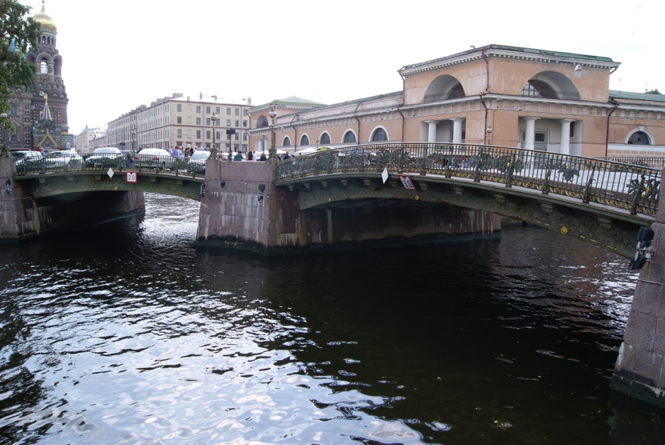 фото из Интернета: Трёхколенный мост и Конюшенный двор