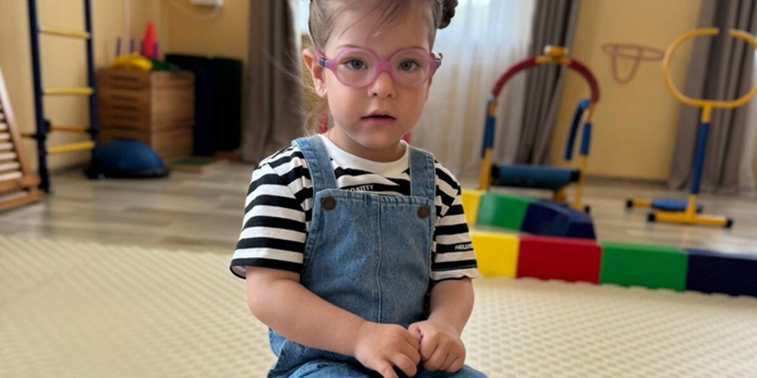 Аврора, надежда и любовь: больше всего на свете девочка мечтает ходить