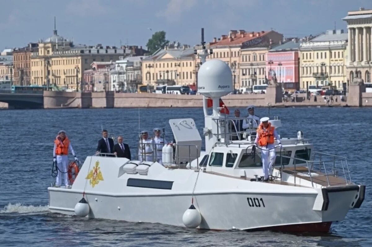    С начала навигации в Петербурге оштрафовали почти 350 судоводителей