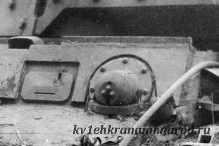 Шаровая устновка курсового пулемета в верхней лобовой детали танка КВ (коллекция автора)