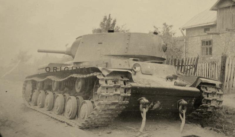 Опытный образец танка КВ из 8-й танковой дивизии 4-го мехкорпуса ЮЗФ