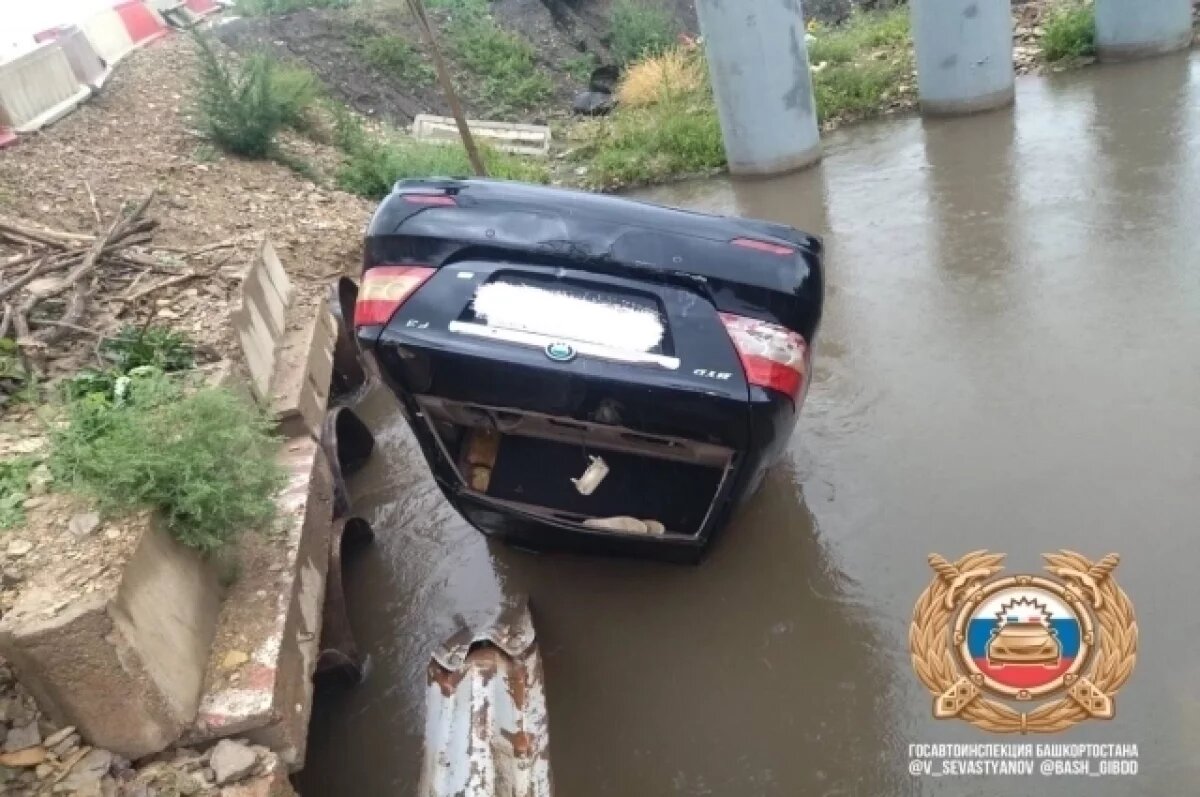    В Башкирии водитель съехал с моста в реку из-за густого тумана и погиб