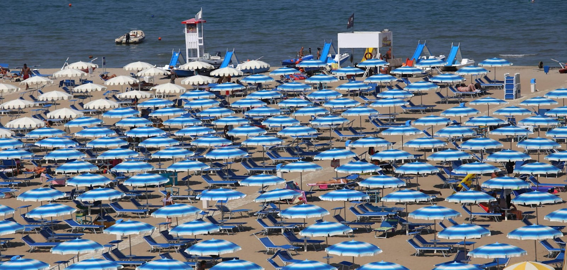 Пляж на Римини ©️ Роберто Бранколини