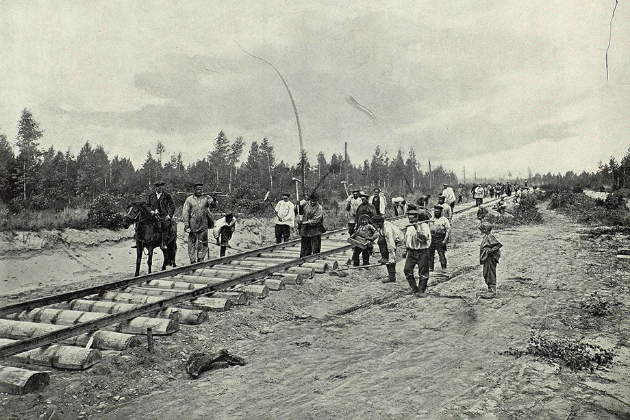Начало строительства Транссибирской железной дороги. | Фото: Общественное достояние