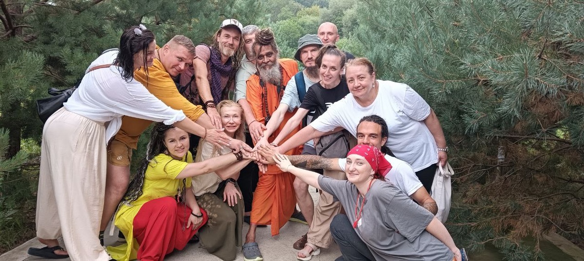 Бабаджи с учениками