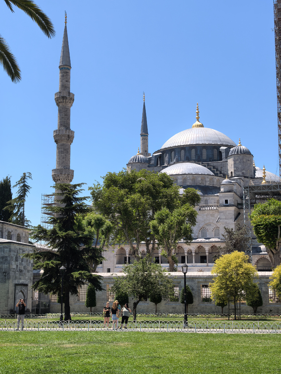 Листайте вправо