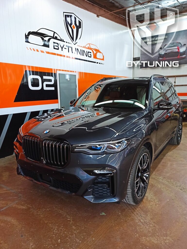 BMW X6 оклейка антигравийной пленкой фронтальной части кузова автомобиля | BY-TUNING Москва