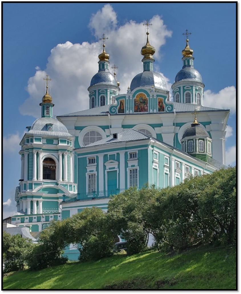 Успенский собор в Смоленске. Впервые он был возведен в 1101-м году специально для Смоленской Одигитрии