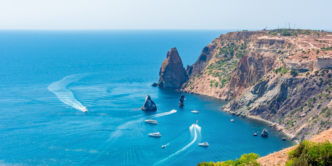 Отдых с палатками в Крыму: 8 красивых и чистых мест возле моря