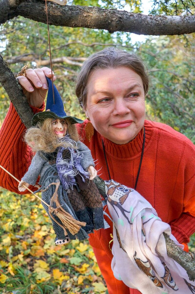 Ольга Сирота и кукла, с которой она работает во время терапии