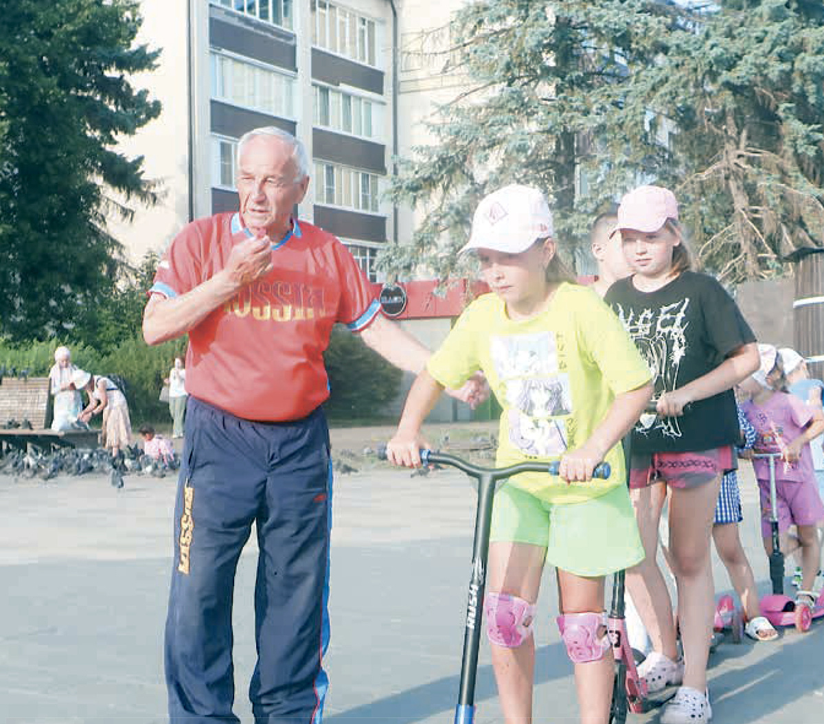 Пенсионер, в прошлом тренер, Хаким Валиуллин бесплатно обучает детей азам техники катания