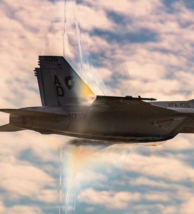 Самолёт, разрывающий небо: вот как выглядит звуковой удар.