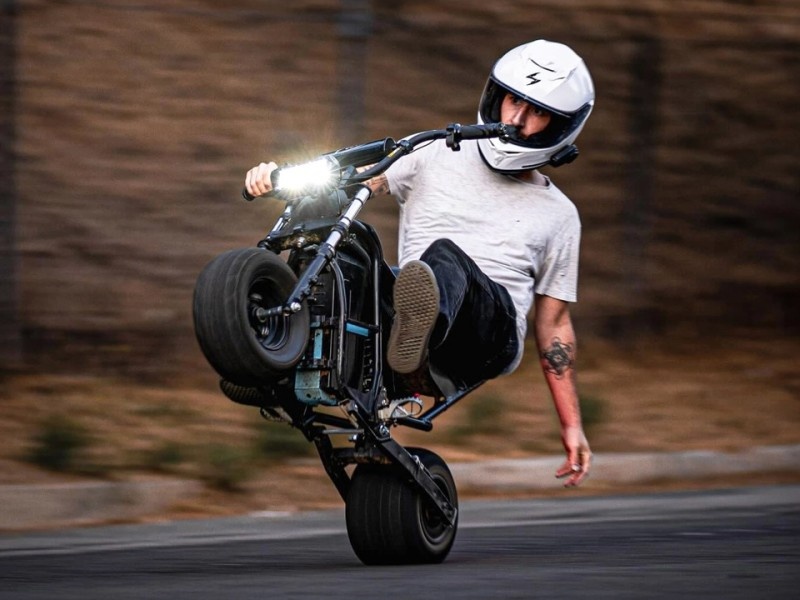    Электробайк Wheelie Fun Bike учит делать трюки без падений [ВИДЕО]