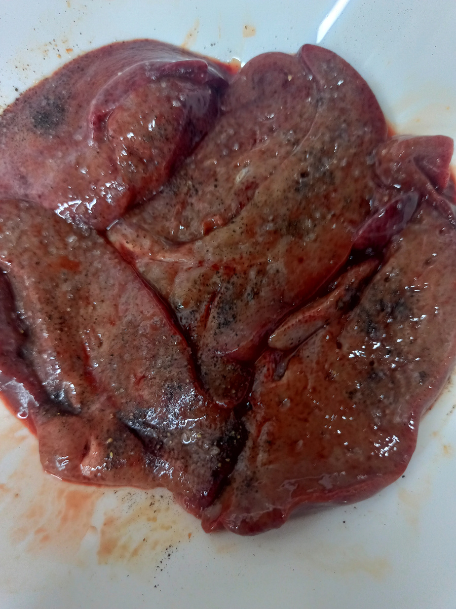 Заготовка отбивных из печени.