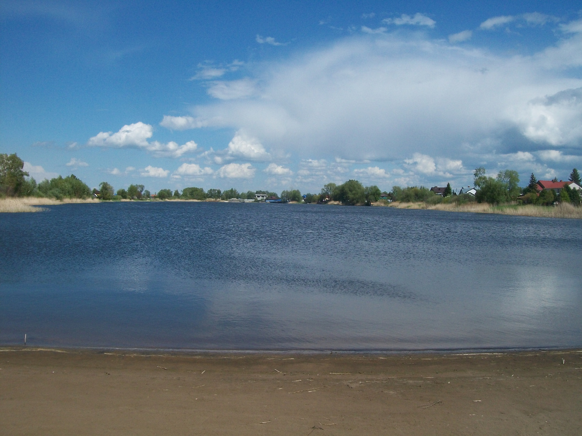 Наше озеро. Там, в дали, в нескольких метрах от озера речка Урень, которая впадает в Волгу.