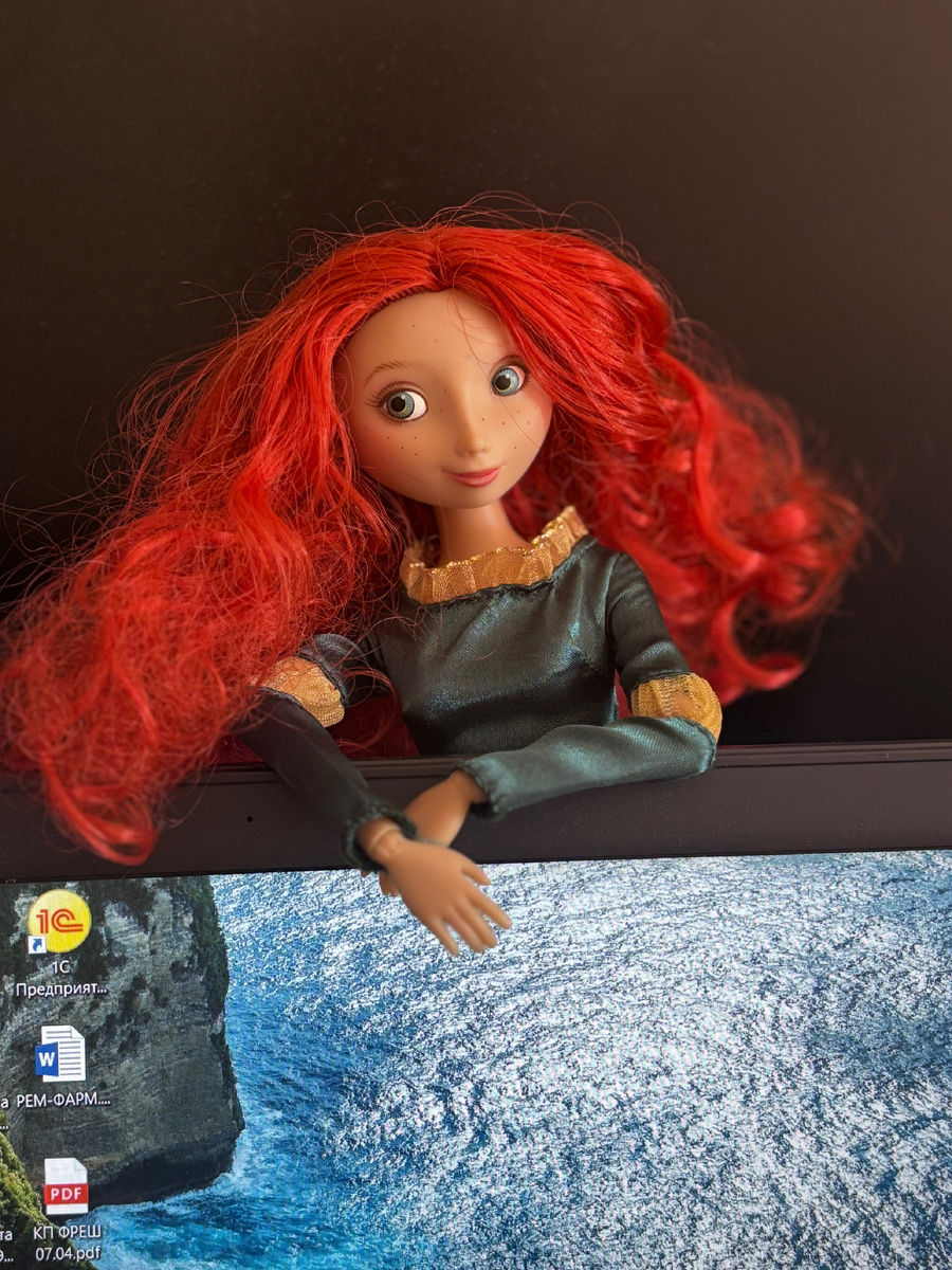 Сначала она помогала мне работать