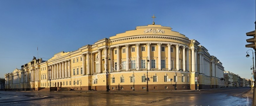 фото из Интернета: Вид с Невы на здания Сената и Синода