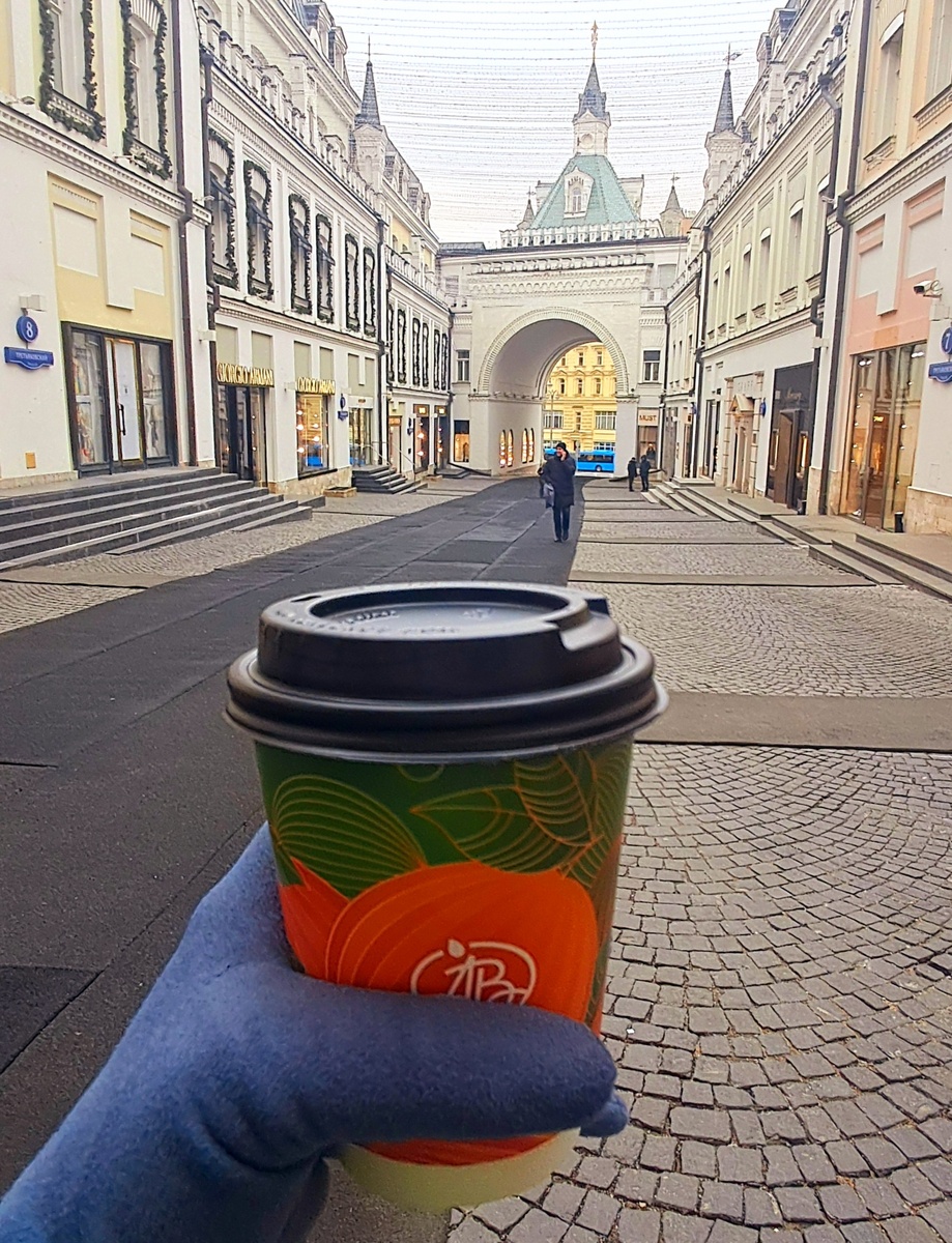 Иногда "важность момента" бывает именно такой: кайф от горячего кофе в холодный день. Или вообще никакой важности, просто вкусно.