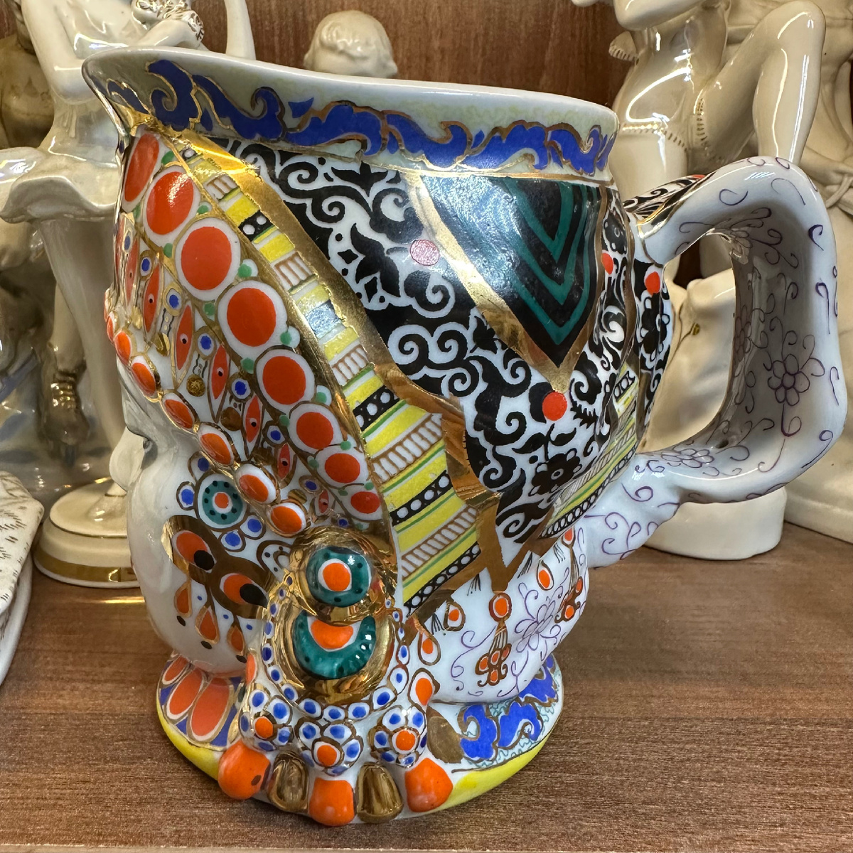 Богатая роспись притягивает взгляд