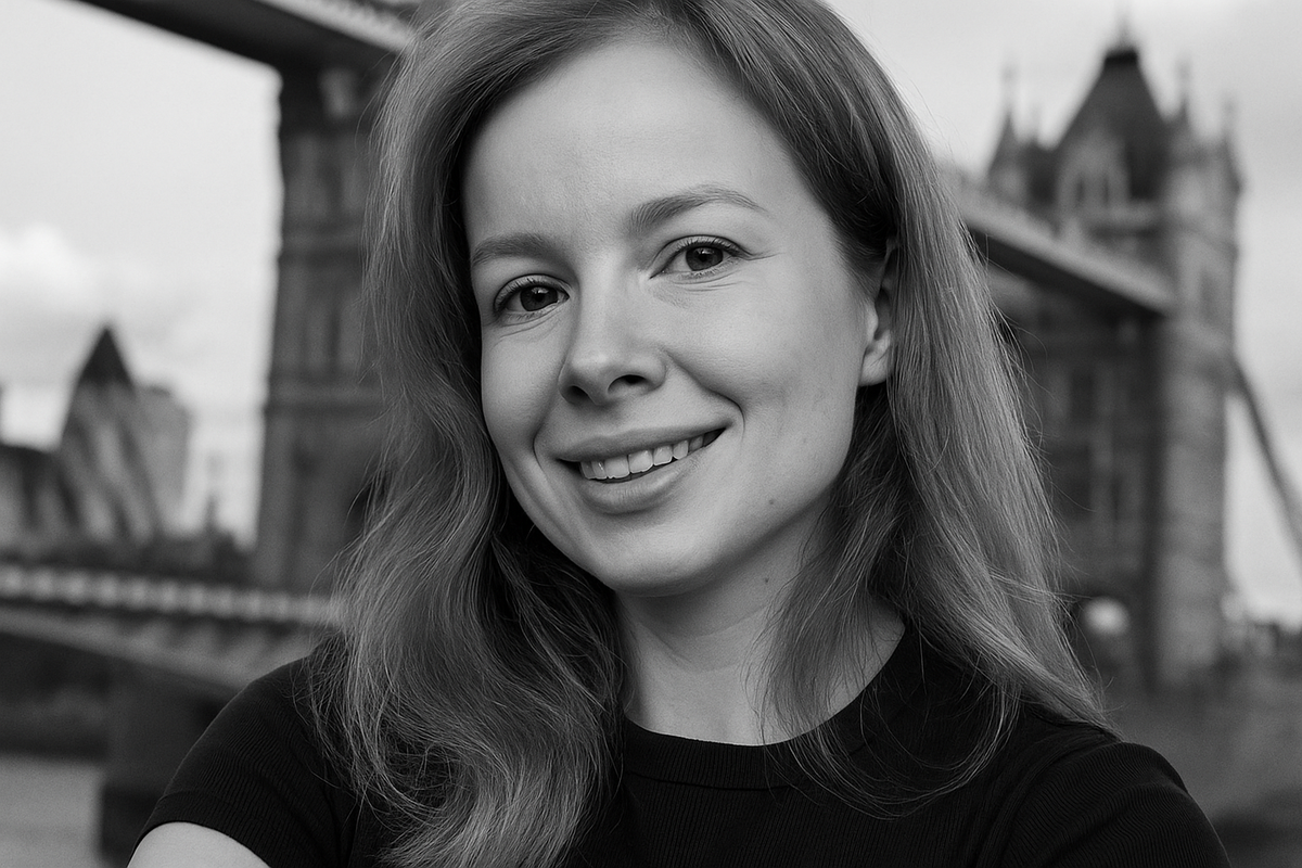 Кто я? Меня зовут Елизавета, я лингвист, преподаватель с 10+ лет опыта. Вместе с моей командой помогаю взрослым и детям добиваться успехов при помощи английского.