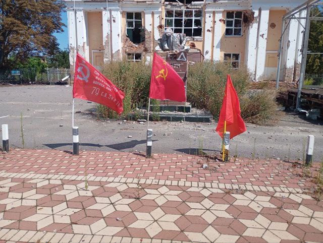 Суджа Советская площадь  здесь памятник Ильичу был.....,