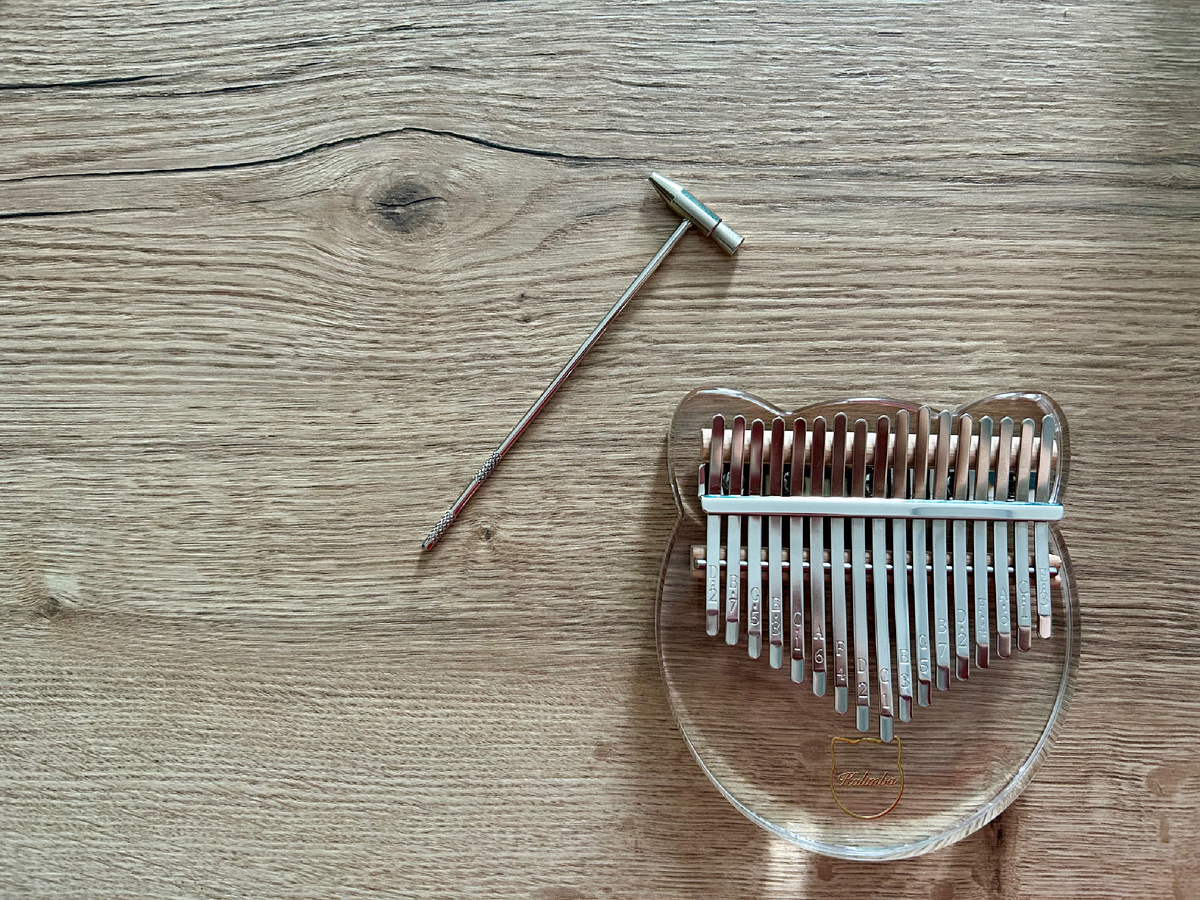 Калимба и молоточек для настройки