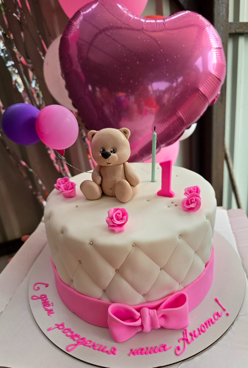 Заказала тортик для Анечки