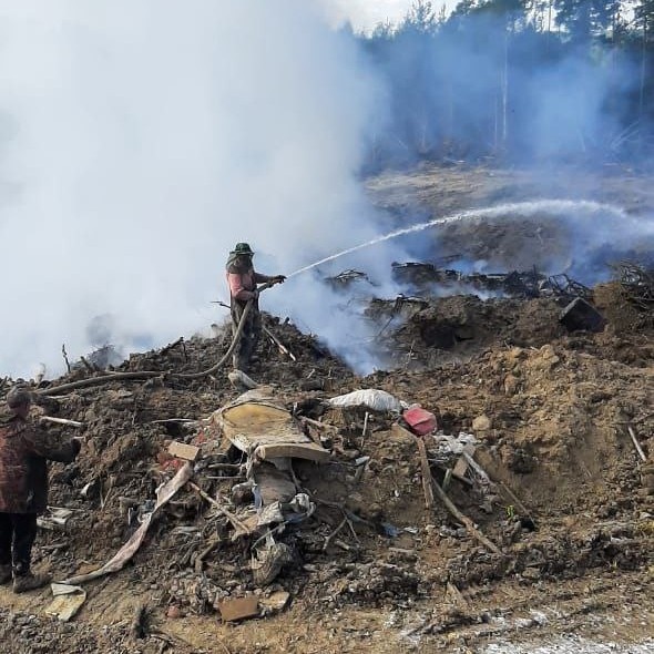    В Нягани тушили пожар на городской свалке