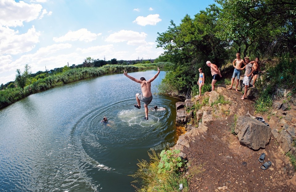    Купание в карьере поселка Каменск Александр ИВАНОВ