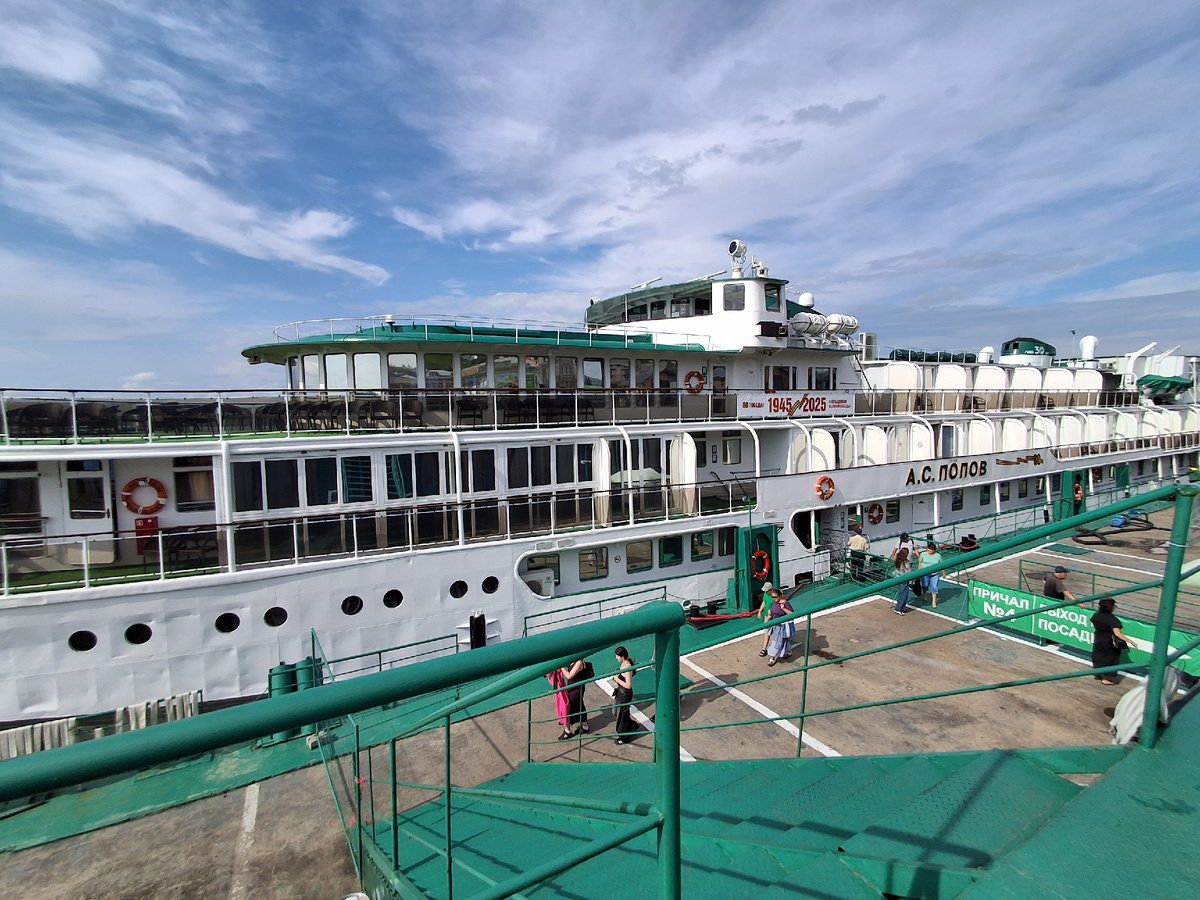 Теплоход А.С. Попов на причале в г. Нижнем Новгороде. Фото автора.