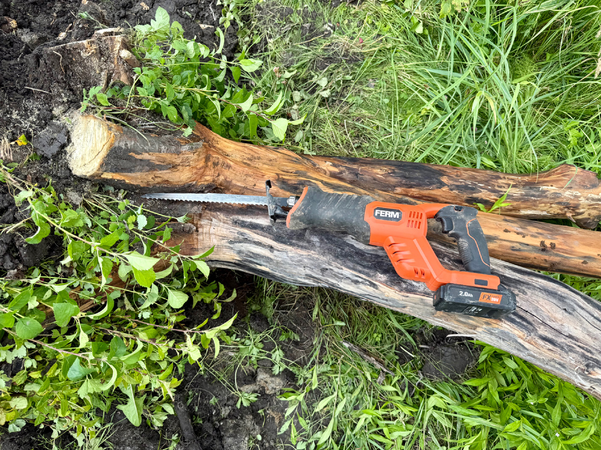 Аккумуляторная сабельная пила. 