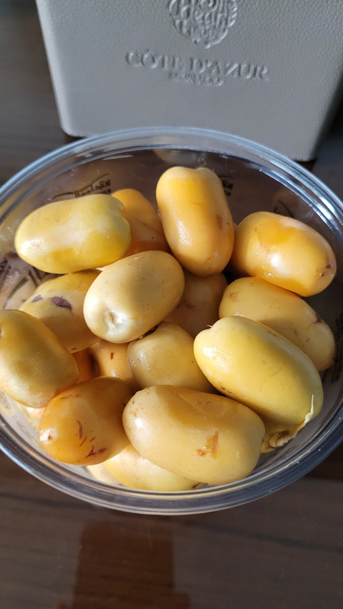 Так выглядят свежие финики