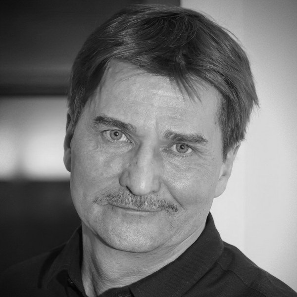     Погиб режиссер Юрий Бутусов