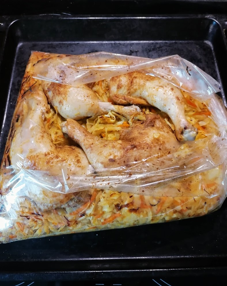 Тушёная капуста с куриными ножками. Фото автора