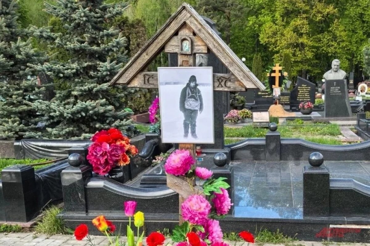 Могила неизвестной девушки на Троекуровском кладбище. Фото: Анна Соколова/АиФ