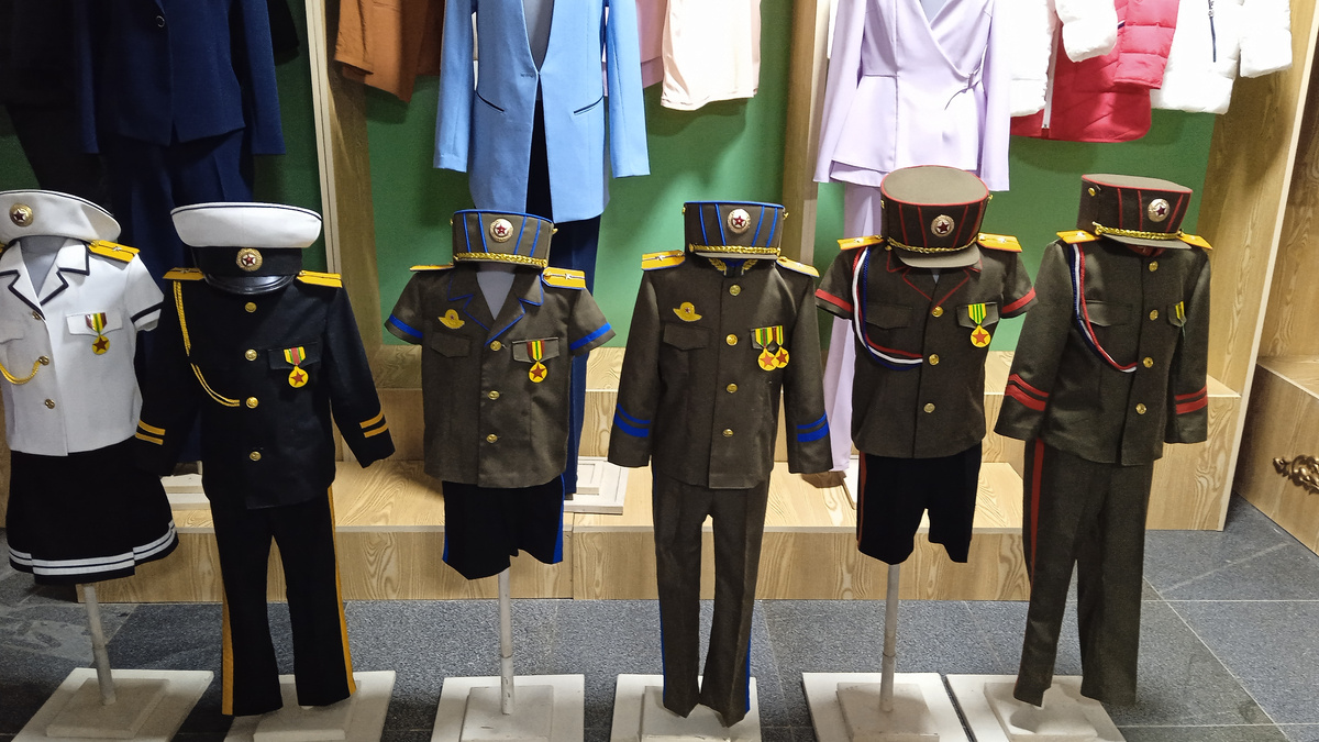 Школьная форма. Да-да, не военная, а школьная