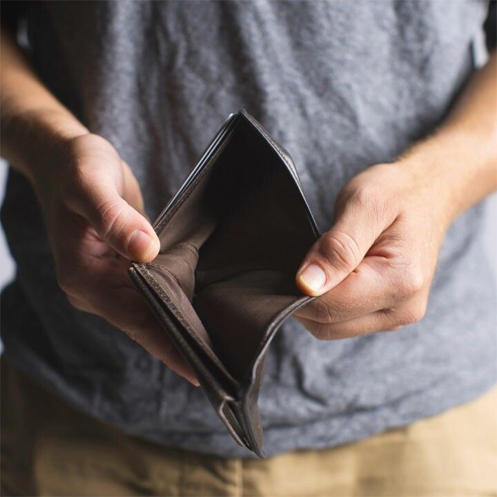 Отдал зарплату на кредиты.