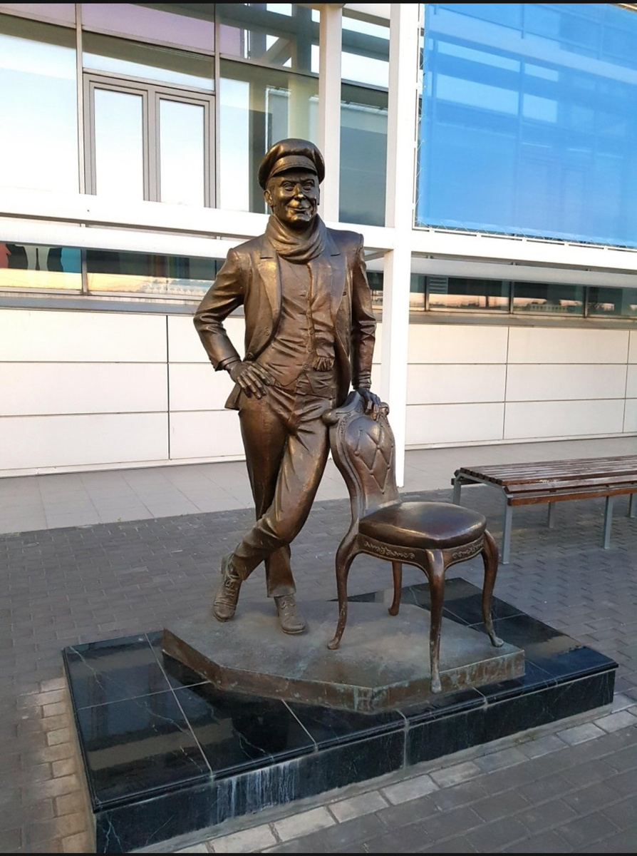 Сульптура Остапа Бендера.