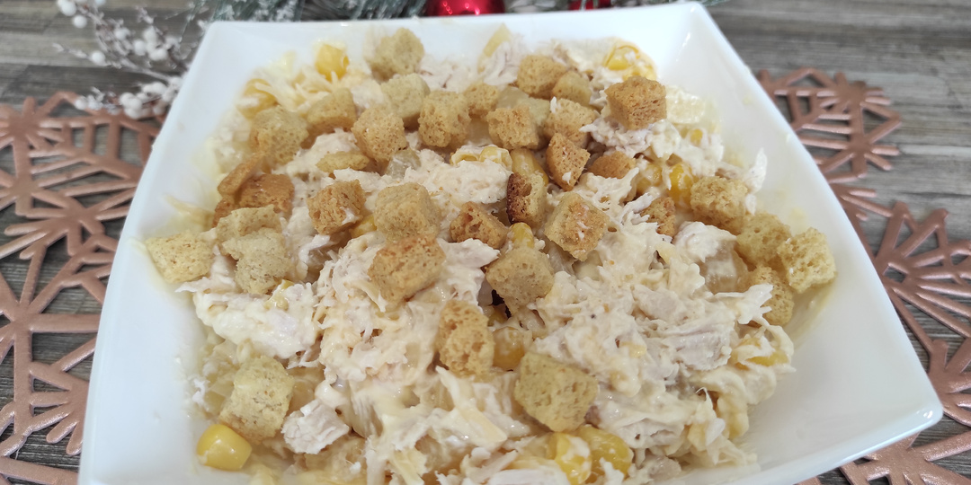 Новогодние рецепты. Салат с курицей и ананасом