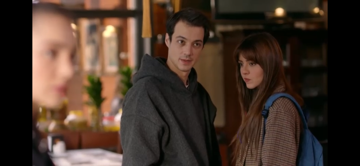 Стоп кадр из сериала «В пух и прах»