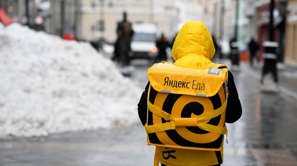    Как дети грабят доставщиков еды